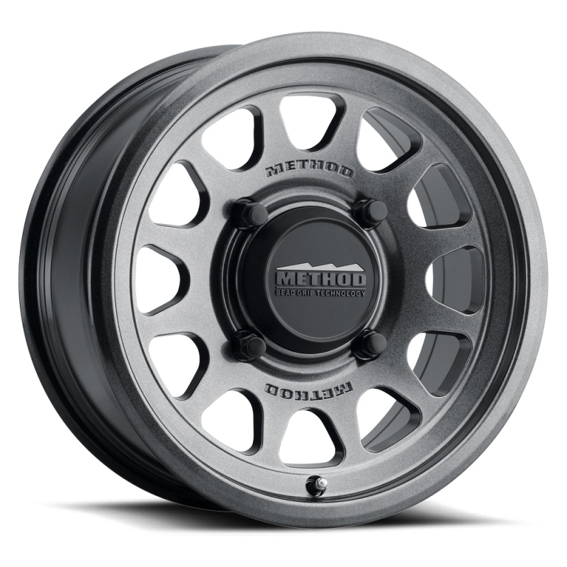 Method MR414 Bead Grip 15x7 / 5+2/38mm Offset / 5x4.5 / 76mm CB Graphite Wheel